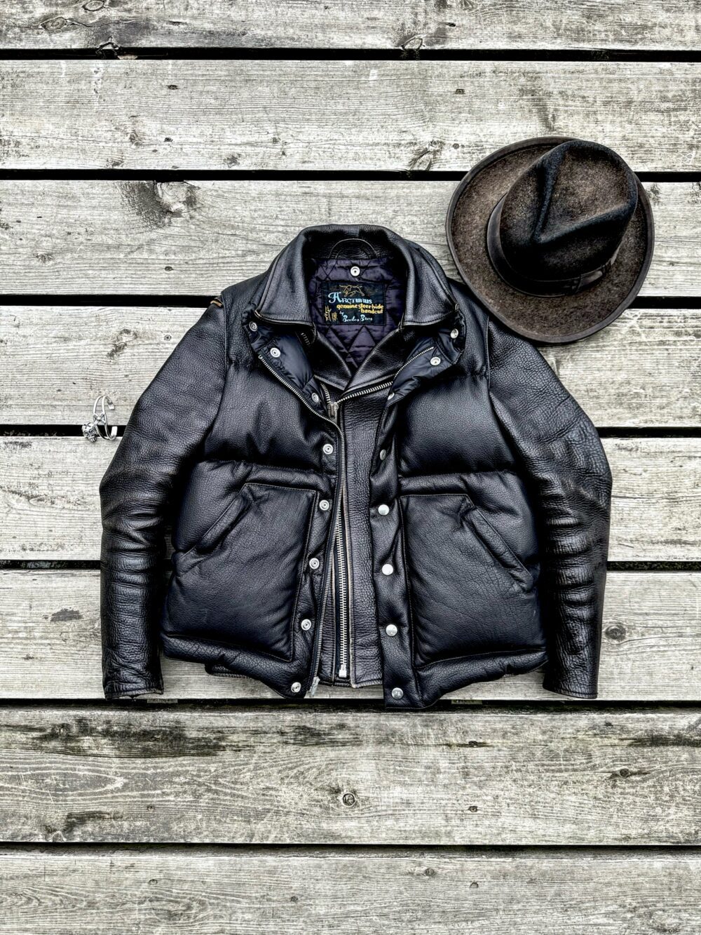 FINE CREEK & CO】Law / ロー レザーダウンベストは革ジャンとの相性